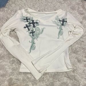 Long sleeve v neck graphic tee